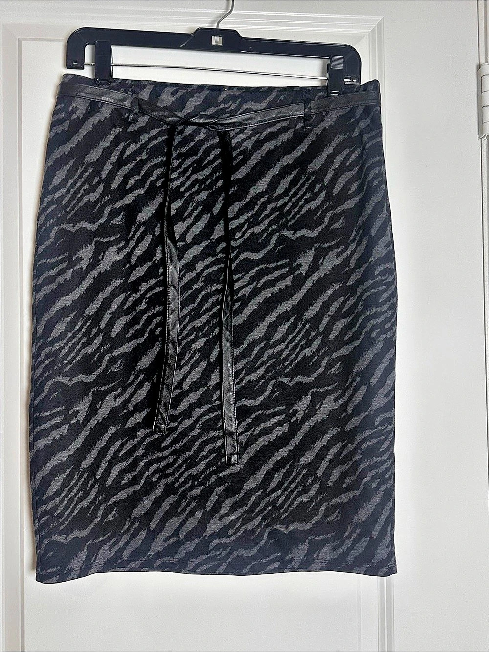 Carole Wren Animal Print Pencil Skirt in Black & Gray Size Medium